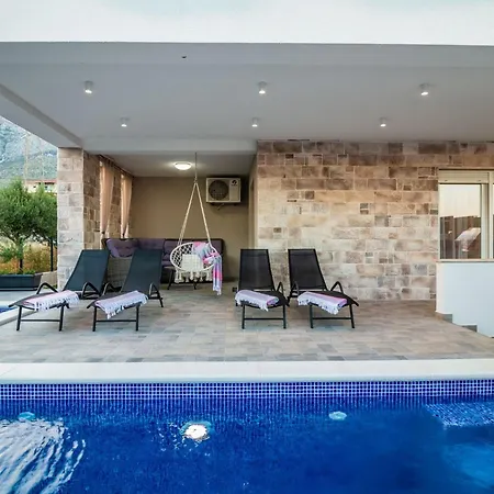 Nyaraló Olea- Pool- Grill- Naehe Flughafen Split By Interhome