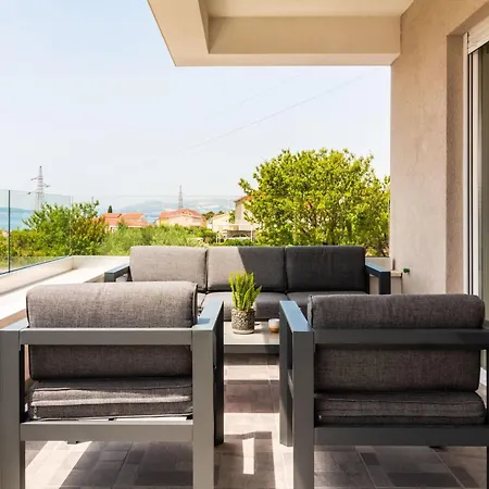 Olea- Pool- Grill- Naehe Flughafen Split By Interhome Kaštela