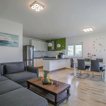 Olea- Pool- Grill- Naehe Flughafen Split By Interhome Nyaraló *