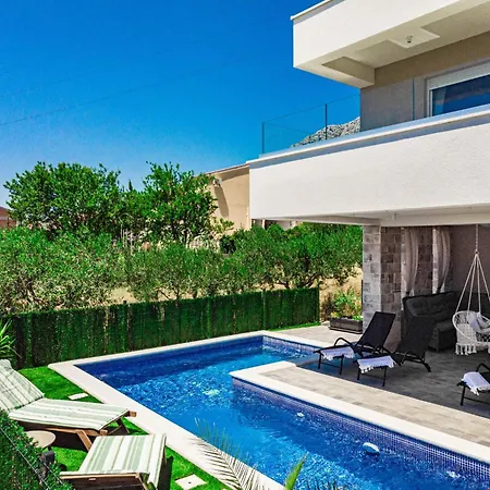 Olea- Pool- Grill- Naehe Flughafen Split By Interhome Vikendica Kastela